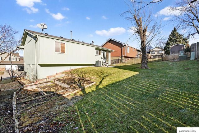 8211 Howell Street, Omaha, NE 68122