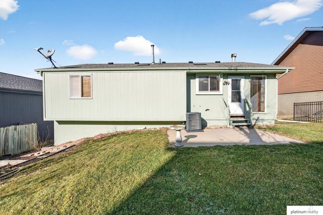 8211 Howell Street, Omaha, NE 68122