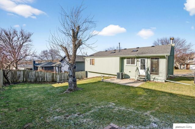 8211 Howell Street, Omaha, NE 68122