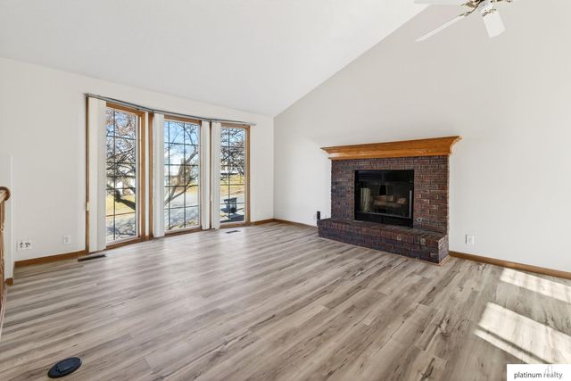 8211 Howell Street, Omaha, NE 68122