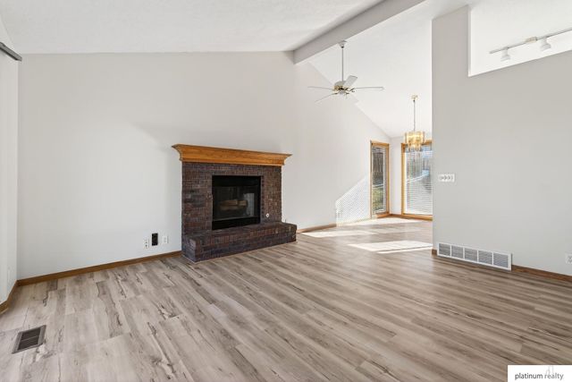 8211 Howell Street, Omaha, NE 68122