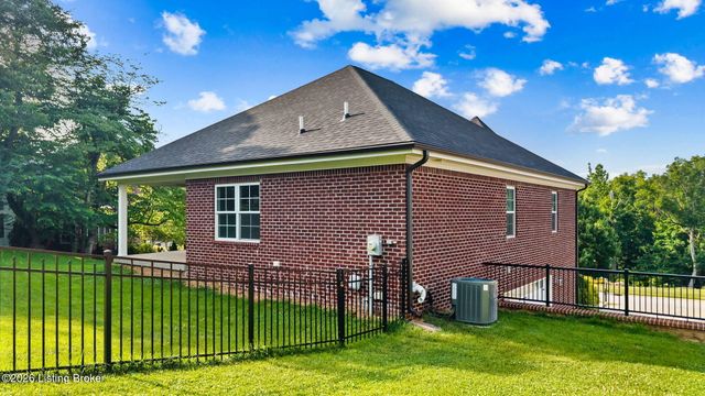 1416 Nightingale Ln, Goshen, KY 40026