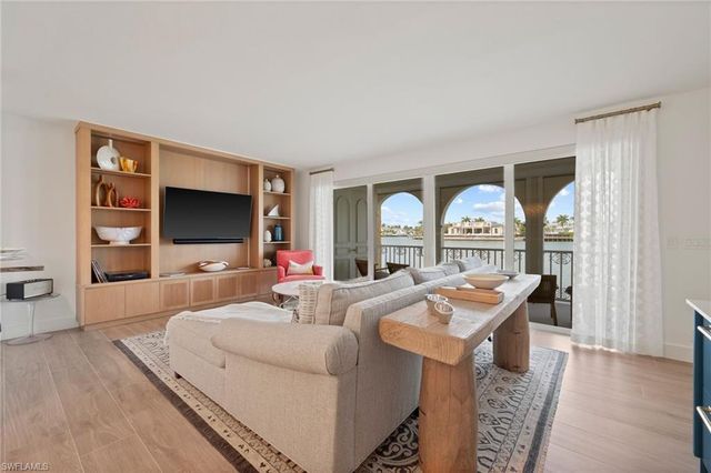 4000 GULF SHORE BLVD N 1500, Naples, FL 34103