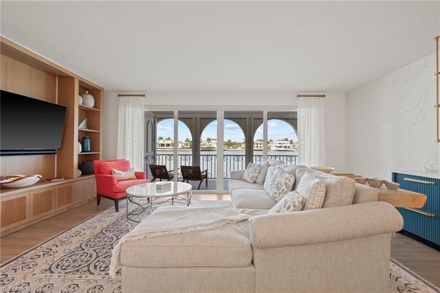 4000 GULF SHORE BLVD N 1500, Naples, FL 34103