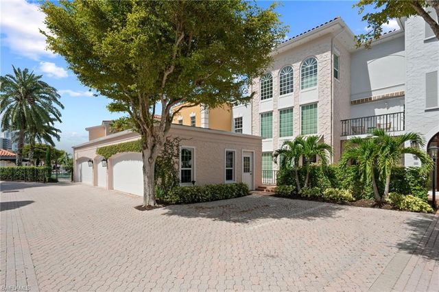 4000 GULF SHORE BLVD N 1500, Naples, FL 34103