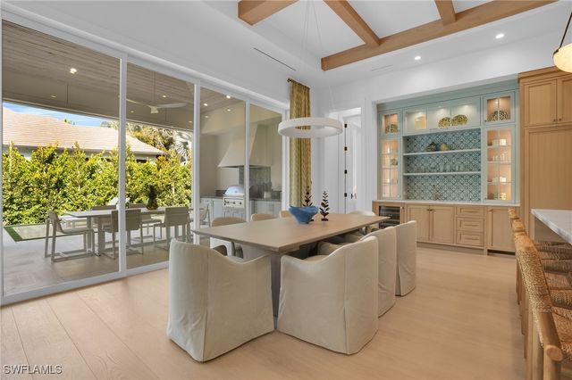 555 Whispering Pine LN, Naples, FL 34103