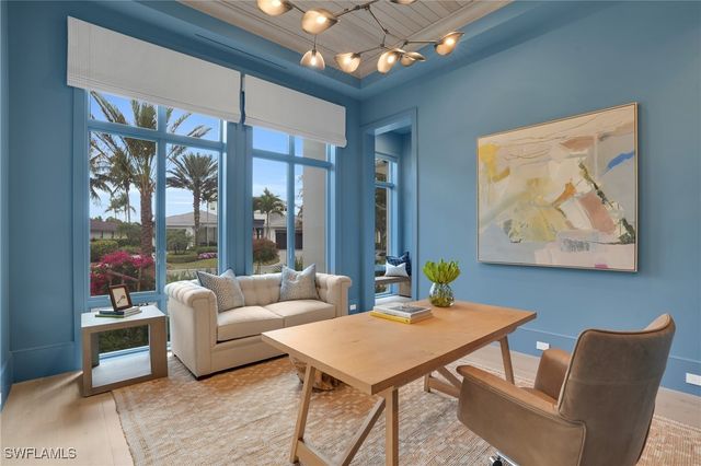 555 Whispering Pine LN, Naples, FL 34103