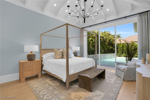 555 Whispering Pine LN, Naples, FL 34103