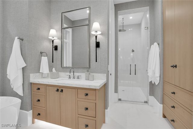 555 Whispering Pine LN, Naples, FL 34103