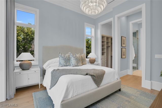 555 Whispering Pine LN, Naples, FL 34103