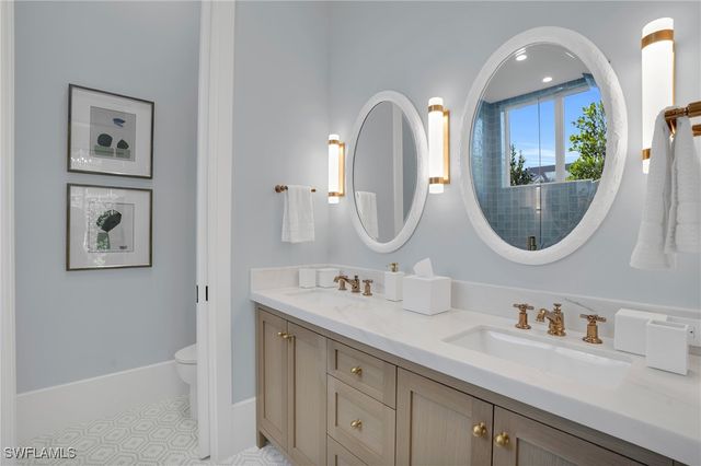 555 Whispering Pine LN, Naples, FL 34103