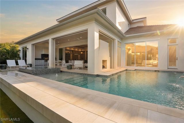 555 Whispering Pine LN, Naples, FL 34103