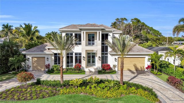 555 Whispering Pine LN, Naples, FL 34103