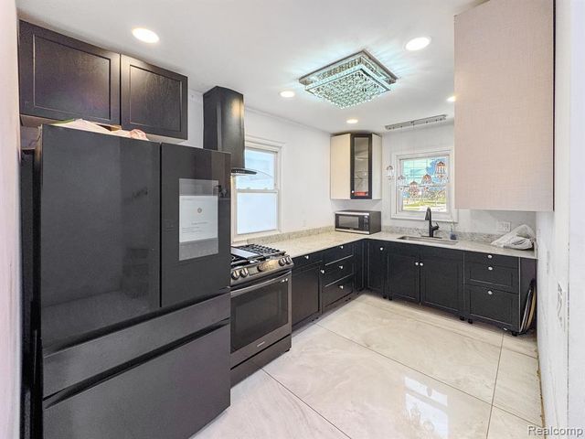 4342 Lois Street, Dearborn, MI 48126