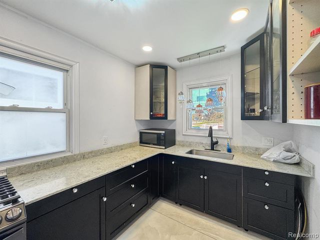 4342 Lois Street, Dearborn, MI 48126