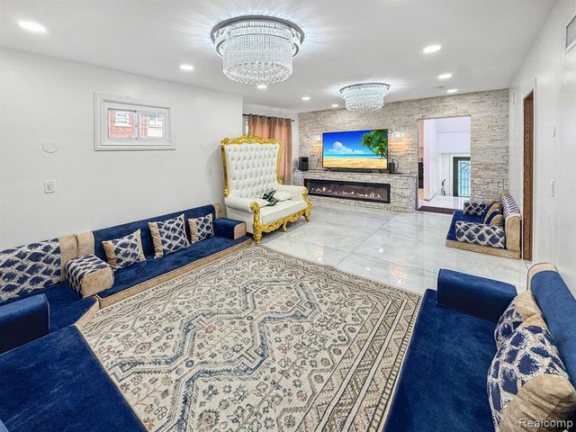 4342 Lois Street, Dearborn, MI 48126