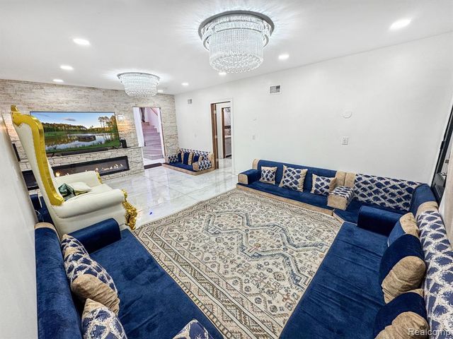 4342 Lois Street, Dearborn, MI 48126