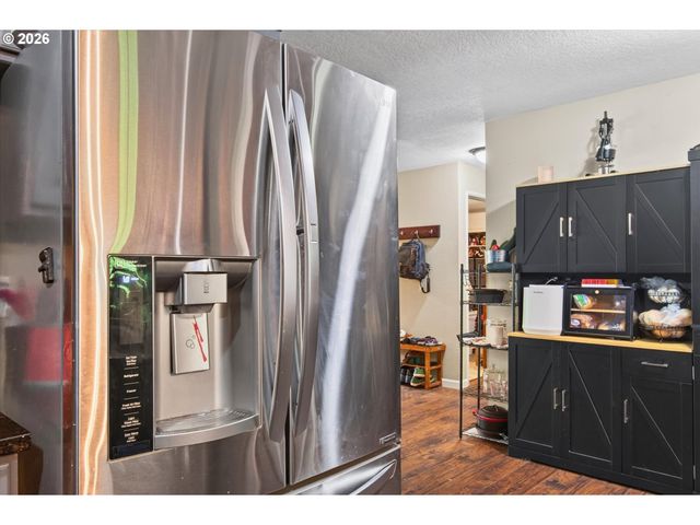 236 LAVERNE Dr, Kalama, WA 98625