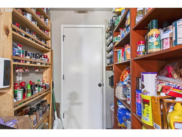 236 LAVERNE Dr, Kalama, WA 98625