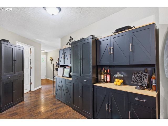 236 LAVERNE Dr, Kalama, WA 98625