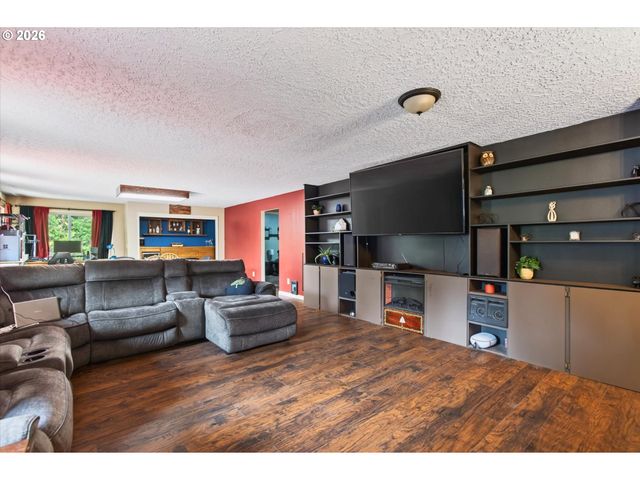 236 LAVERNE Dr, Kalama, WA 98625