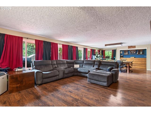 236 LAVERNE Dr, Kalama, WA 98625