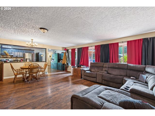 236 LAVERNE Dr, Kalama, WA 98625