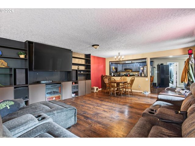 236 LAVERNE Dr, Kalama, WA 98625