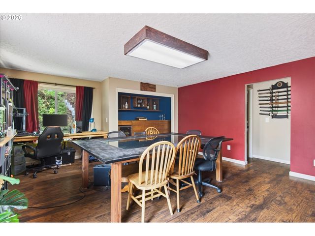 236 LAVERNE Dr, Kalama, WA 98625