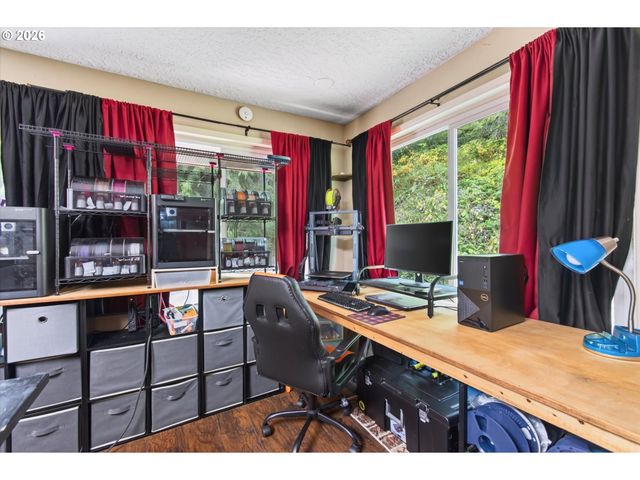 236 LAVERNE Dr, Kalama, WA 98625