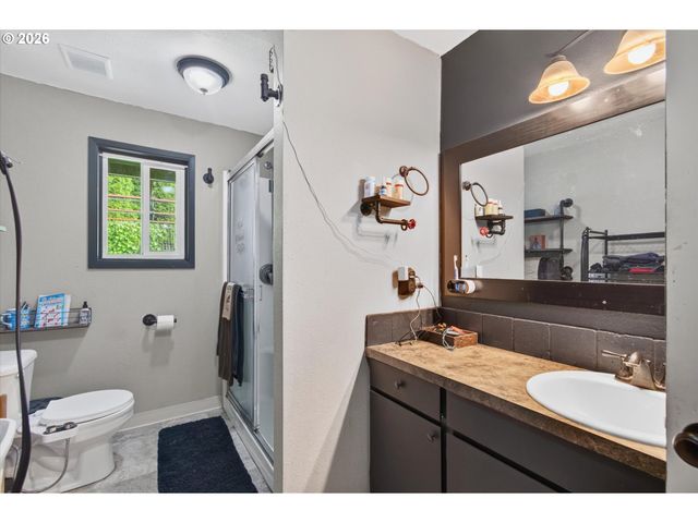 236 LAVERNE Dr, Kalama, WA 98625