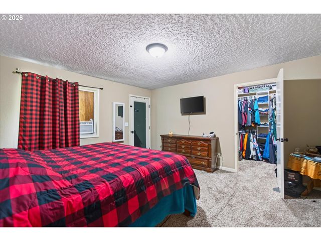 236 LAVERNE Dr, Kalama, WA 98625