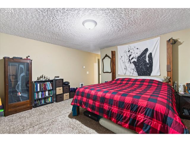 236 LAVERNE Dr, Kalama, WA 98625