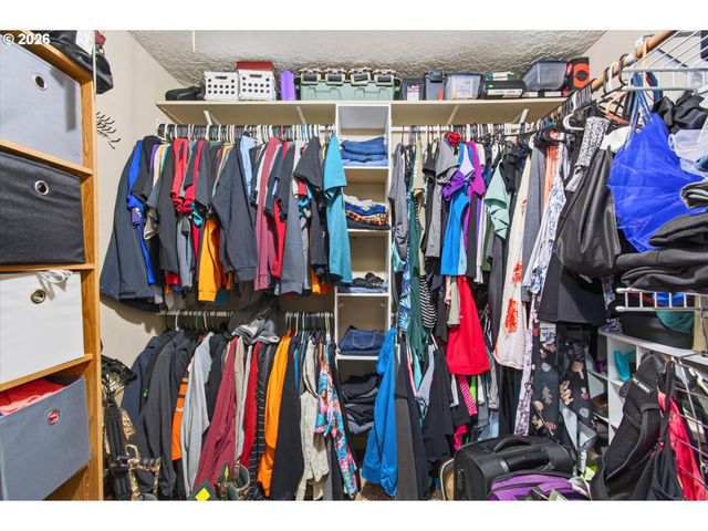 236 LAVERNE Dr, Kalama, WA 98625