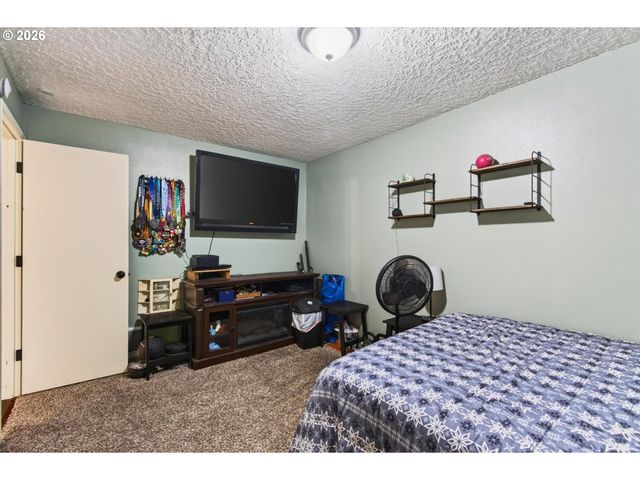 236 LAVERNE Dr, Kalama, WA 98625