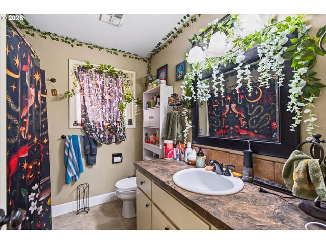 236 LAVERNE Dr, Kalama, WA 98625
