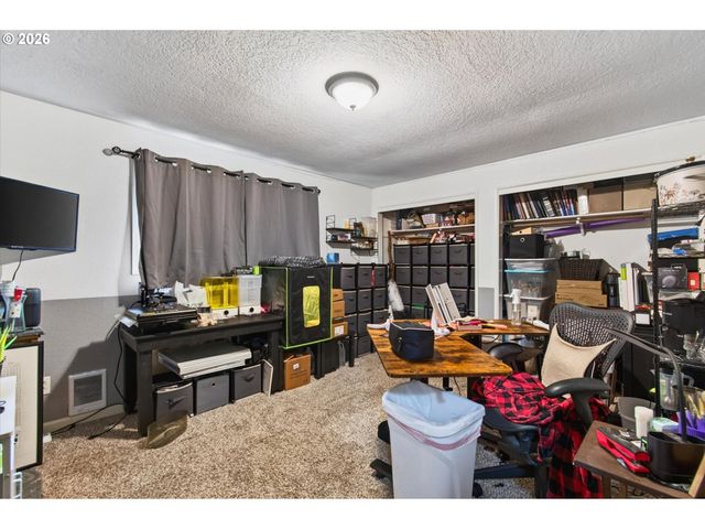 236 LAVERNE Dr, Kalama, WA 98625