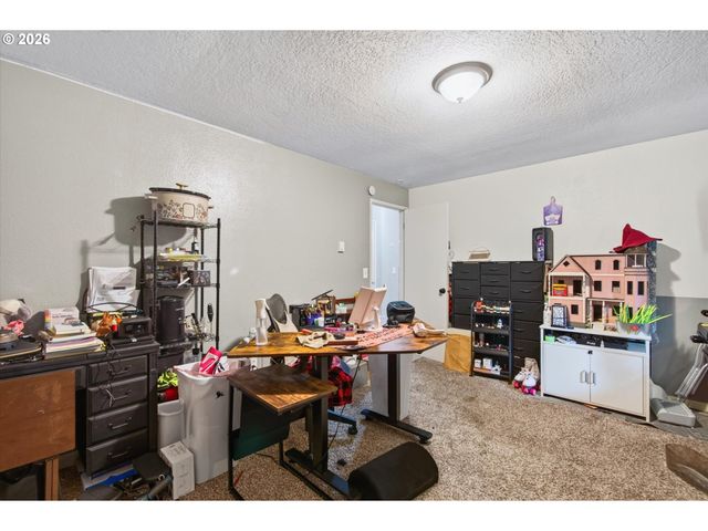236 LAVERNE Dr, Kalama, WA 98625