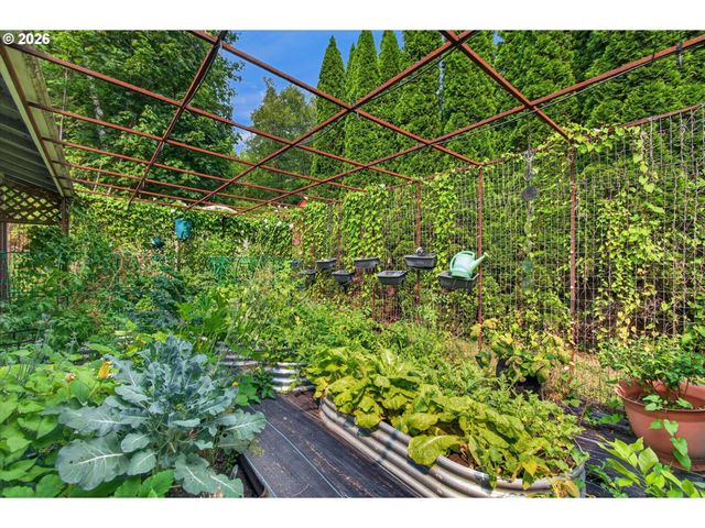 236 LAVERNE Dr, Kalama, WA 98625