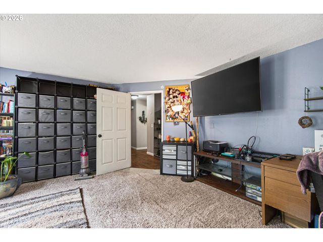 236 LAVERNE Dr, Kalama, WA 98625