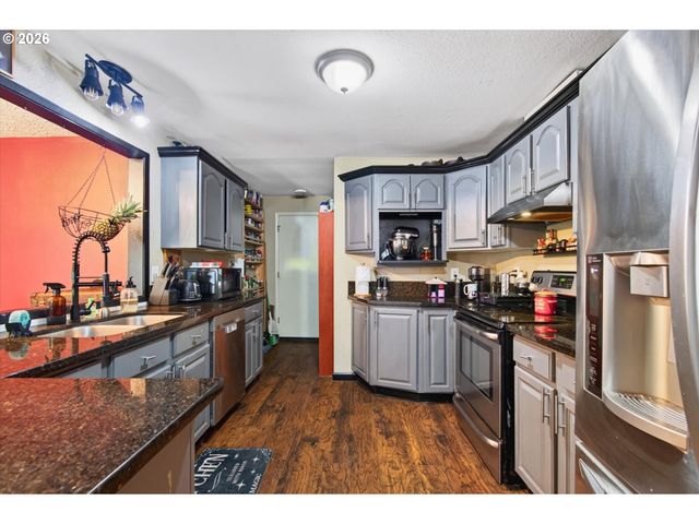 236 LAVERNE Dr, Kalama, WA 98625