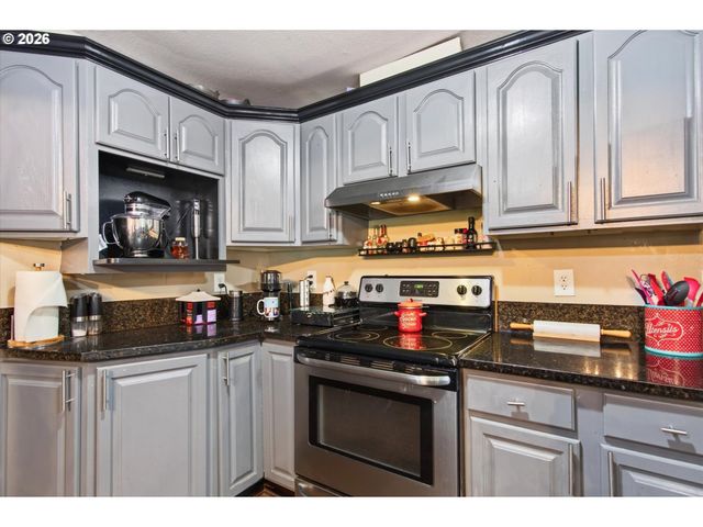 236 LAVERNE Dr, Kalama, WA 98625