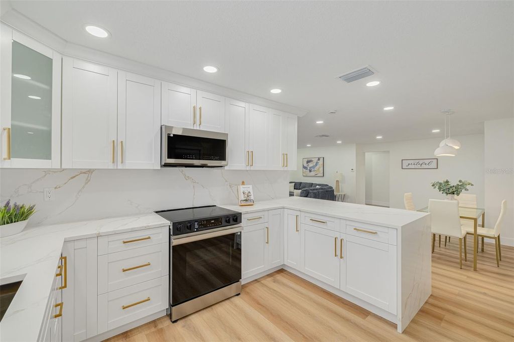 Image 11 of property listing at 465 BELMIST COURT, Dunedin, FL 34698