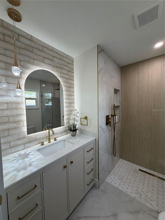 Image 15 of property listing at 465 BELMIST COURT, Dunedin, FL 34698