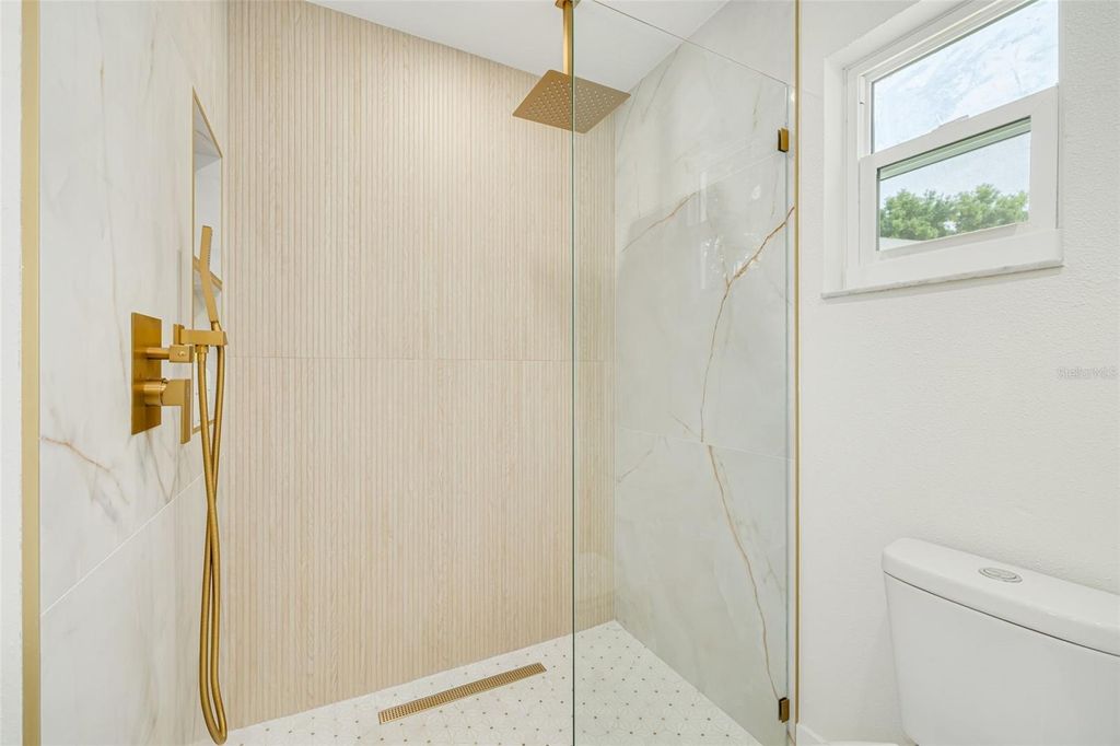 Image 16 of property listing at 465 BELMIST COURT, Dunedin, FL 34698