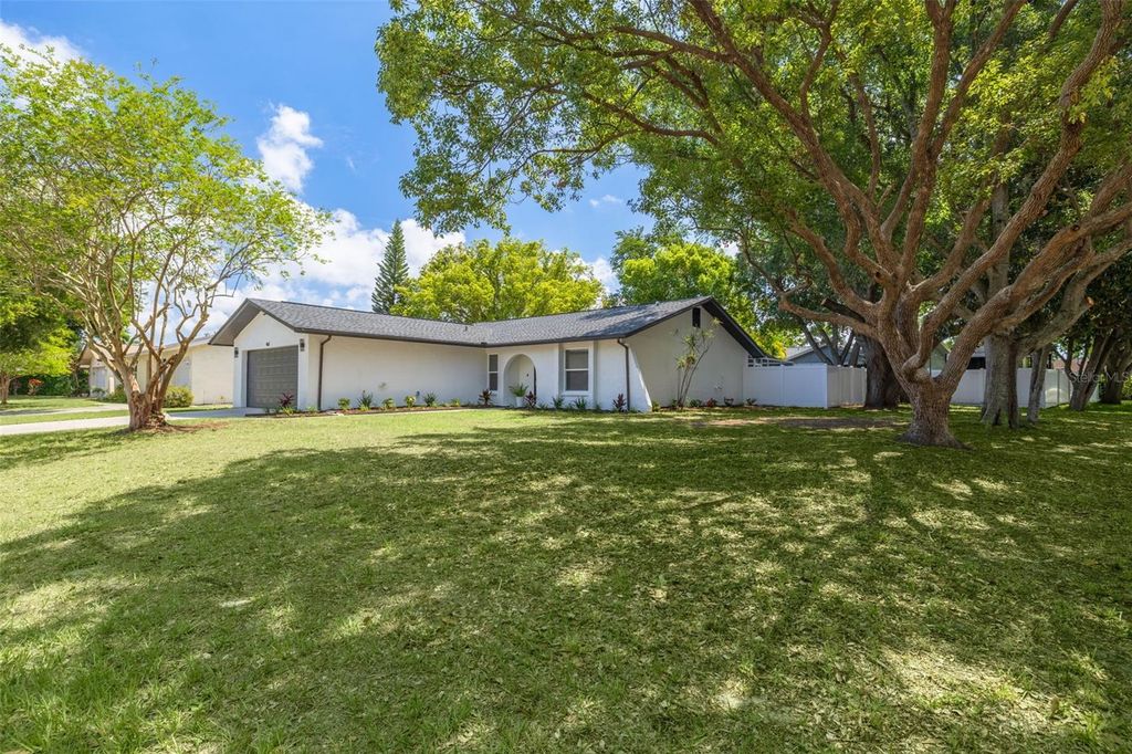 Image 3 of property listing at 465 BELMIST COURT, Dunedin, FL 34698