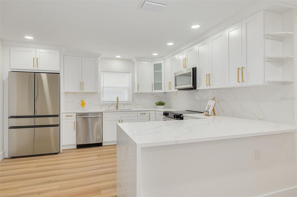 Image 9 of property listing at 465 BELMIST COURT, Dunedin, FL 34698
