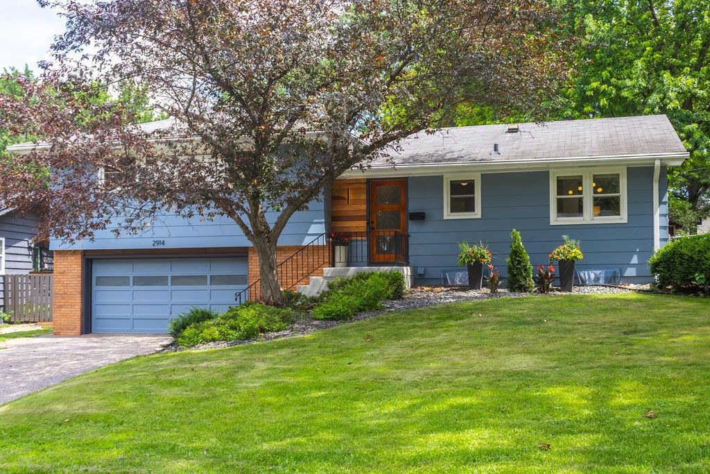 2914 Idaho Avenue N, Crystal, MN 55427