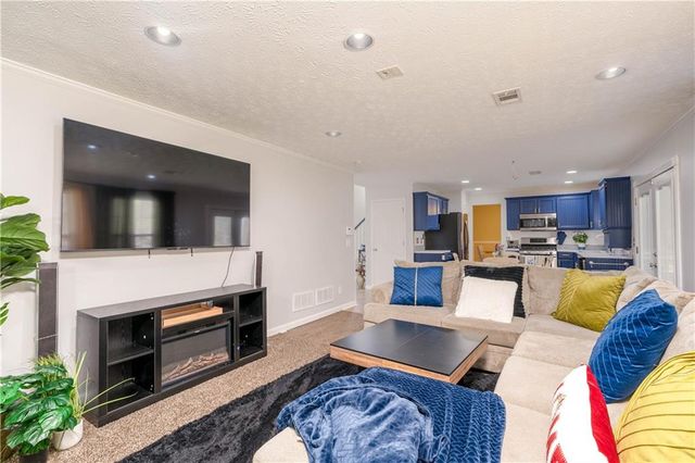 642 Crestworth Crossing, Powder Springs, GA 30127