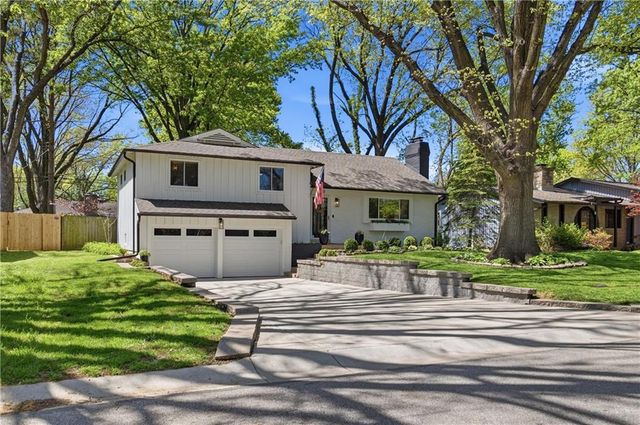 7928 Juniper Drive, Prairie Village, KS 66208